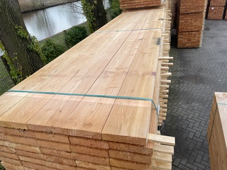 Ca. 35x Douglas Planken Fijnbezaagd, 43x200mm, lengte 300cm